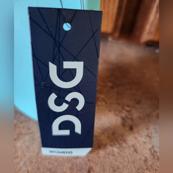 NEW DSG (Dick's Sporting Goods) Women's Size 11. Light Blue Floral Straps. NWT - Picture 3 of 4